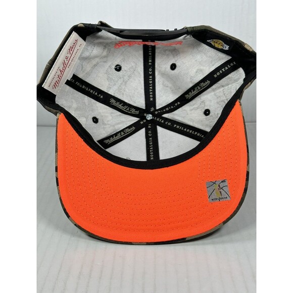 Lakers Los Angeles Mitchell & Ness Neon Camo Collection SnapBack Hat Cap NEW - Picture 3 of 3